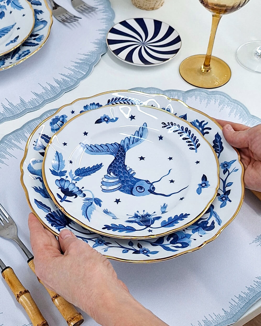 Over Blue, para olhar, usar e ter por perto